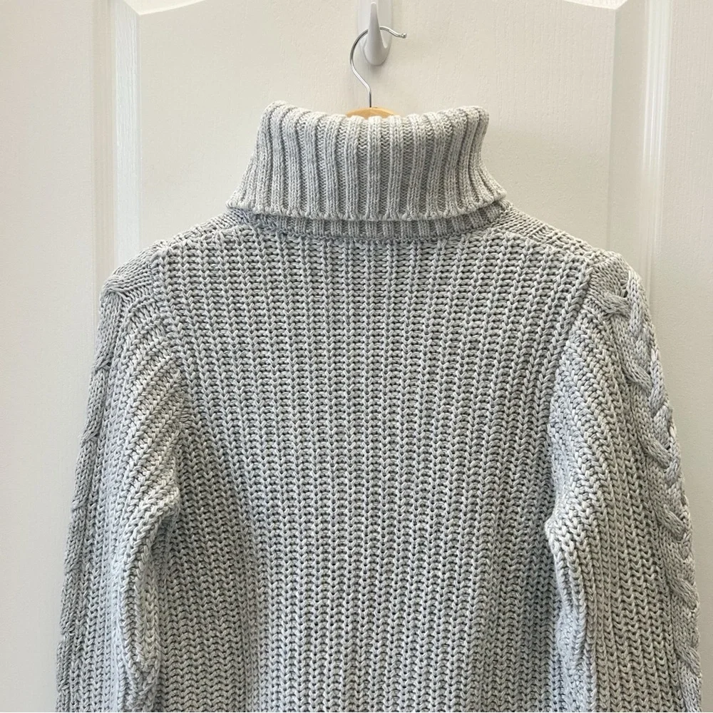 GAP Light Gray Cable Knit Turtleneck Sweater Size Medium - Picture 12 of 16